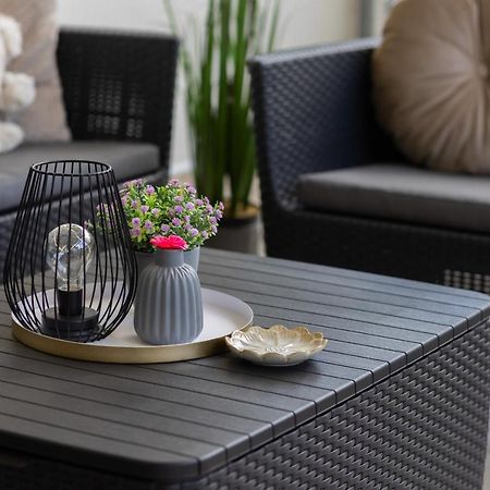 Deluxe Apartment Wronia 45 With Ac, Parking & Balcony By Renters Prestige Varşovia Exterior foto
