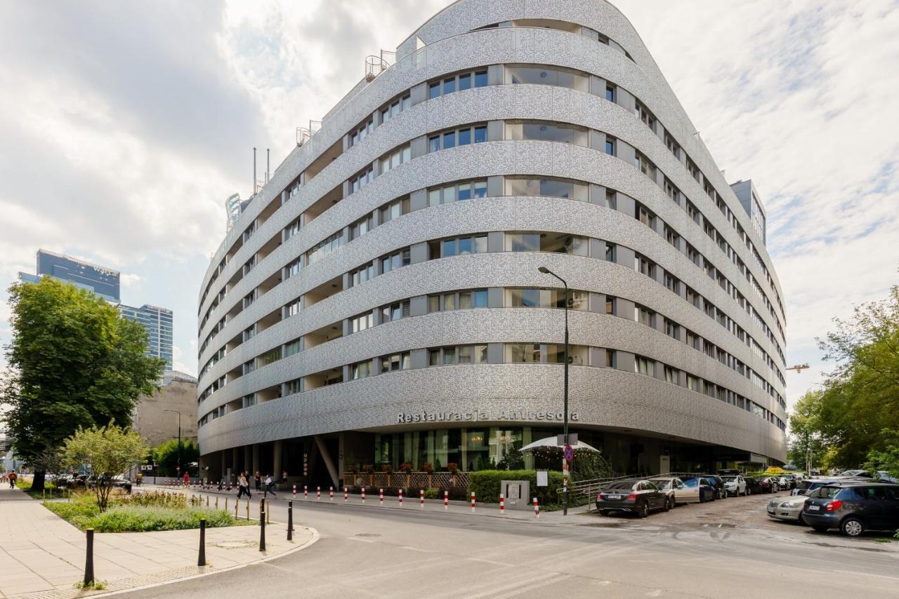 Deluxe Apartment Wronia 45 With Ac, Parking & Balcony By Renters Prestige Varşovia Exterior foto