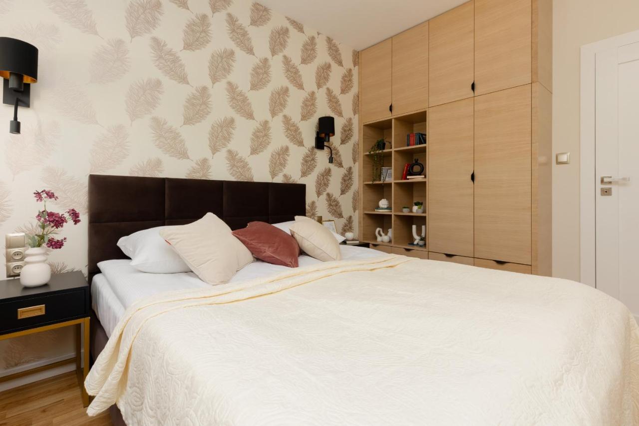 Deluxe Apartment Wronia 45 With Ac, Parking & Balcony By Renters Prestige Varşovia Exterior foto